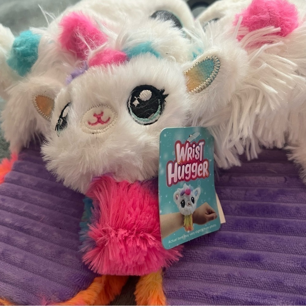 LITTLE Girls Llama Slippers and Wrist Hugger Slap Bracelet - Picture 4 of 4
